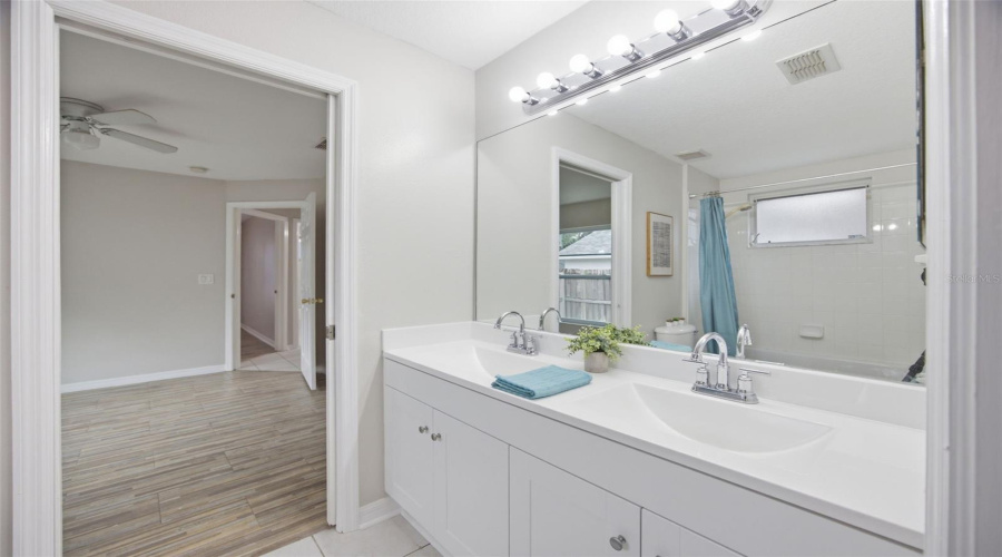Valrico, Florida 33596, 5 Bedroom Bedrooms, ,4 Bathroombathrooms,Residential,For Sale,River Overlook,0,Mfrtb8535491