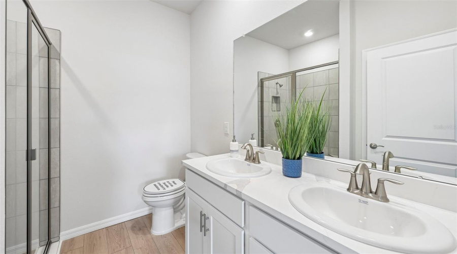 Bradenton, Florida 34212, 3 Bedroom Bedrooms, ,2 Bathroombathrooms,Residential,For Sale,8Th,0,Mfra4691113