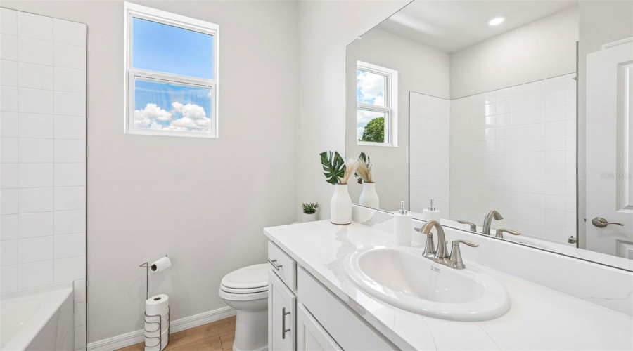 Bradenton, Florida 34212, 3 Bedroom Bedrooms, ,2 Bathroombathrooms,Residential,For Sale,8Th,0,Mfra4691113