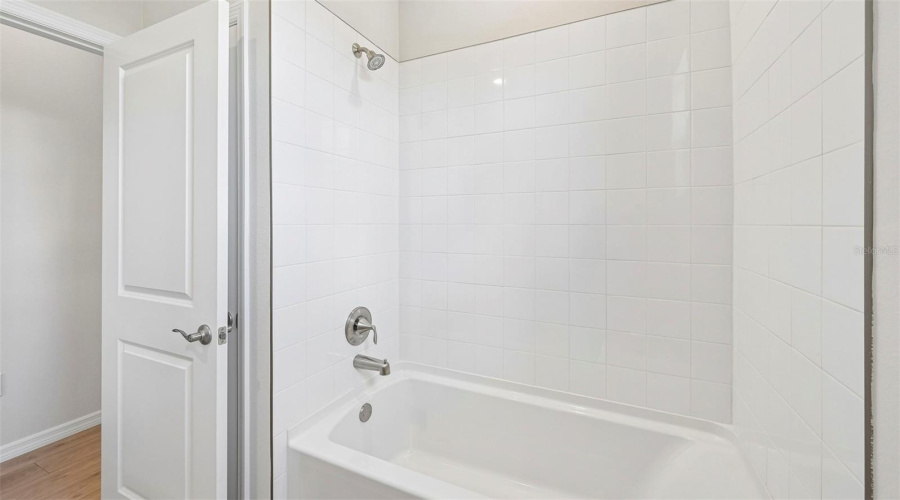 Bradenton, Florida 34212, 3 Bedroom Bedrooms, ,2 Bathroombathrooms,Residential,For Sale,8Th,0,Mfra4691113