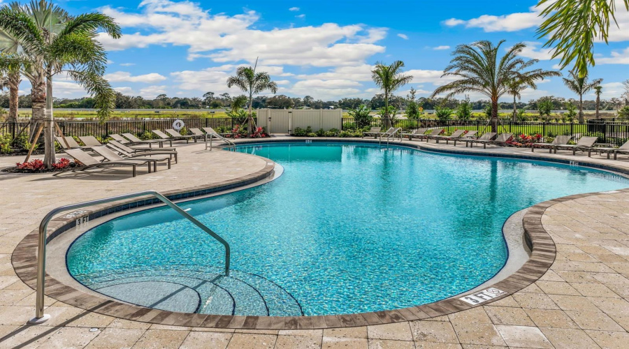 Bradenton, Florida 34212, 3 Bedroom Bedrooms, ,2 Bathroombathrooms,Residential,For Sale,8Th,0,Mfra4691113