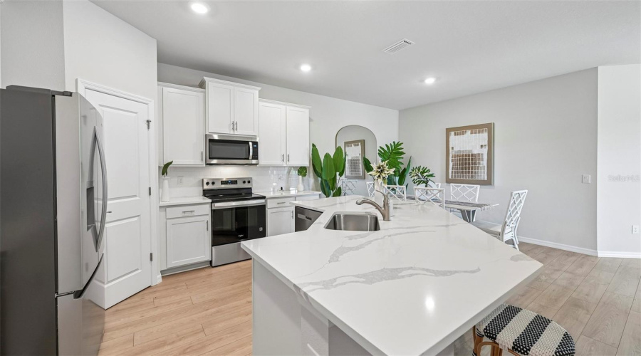 Bradenton, Florida 34212, 3 Bedroom Bedrooms, ,2 Bathroombathrooms,Residential,For Sale,8Th,0,Mfra4691113