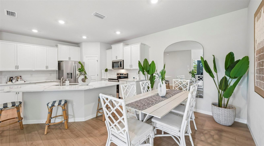 Bradenton, Florida 34212, 3 Bedroom Bedrooms, ,2 Bathroombathrooms,Residential,For Sale,8Th,0,Mfra4691113