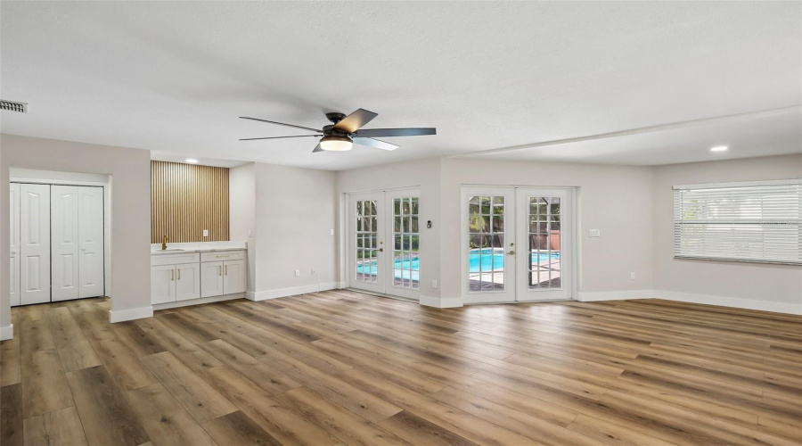 Family Room &Amp; Wet Bar