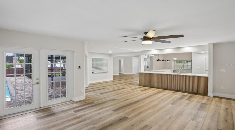 Family Room &Amp; Wet Bar