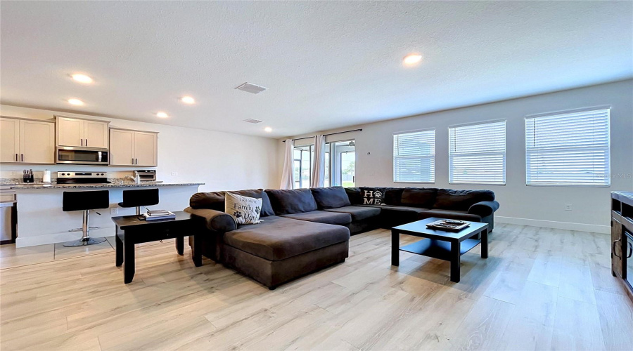 Bradenton, Florida 34208, 4 Bedroom Bedrooms, ,3 Bathroombathrooms,Residential,For Sale,Lively Coral,0,Mfra4696689