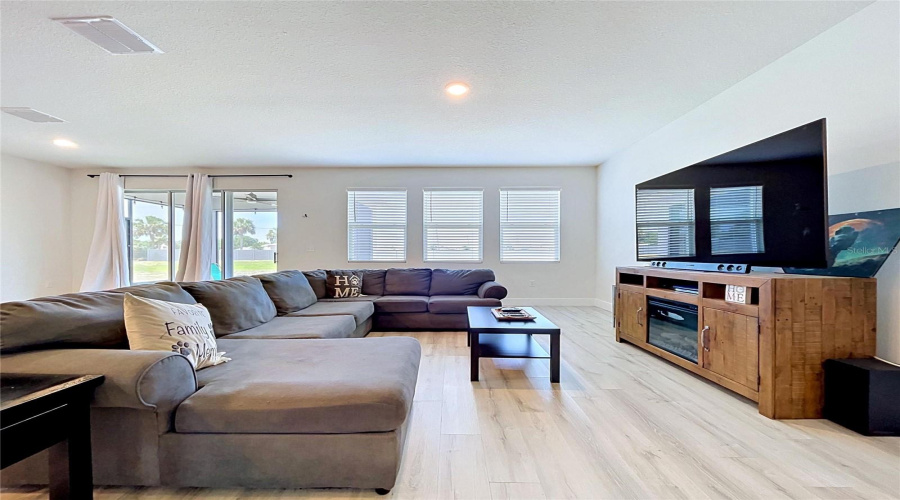 Bradenton, Florida 34208, 4 Bedroom Bedrooms, ,3 Bathroombathrooms,Residential,For Sale,Lively Coral,0,Mfra4696689