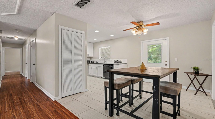 Tampa, Florida 33617, 3 Bedroom Bedrooms, ,1 Bathroombathrooms,Residential,For Sale,Dolphin Dr,0,Mfrtb8528509