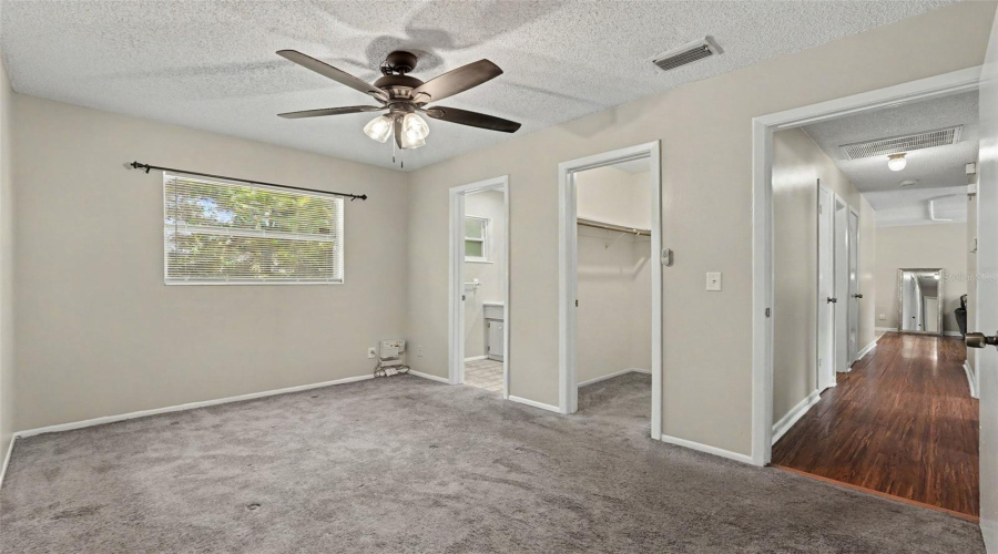 Tampa, Florida 33617, 3 Bedroom Bedrooms, ,1 Bathroombathrooms,Residential,For Sale,Dolphin Dr,0,Mfrtb8528509