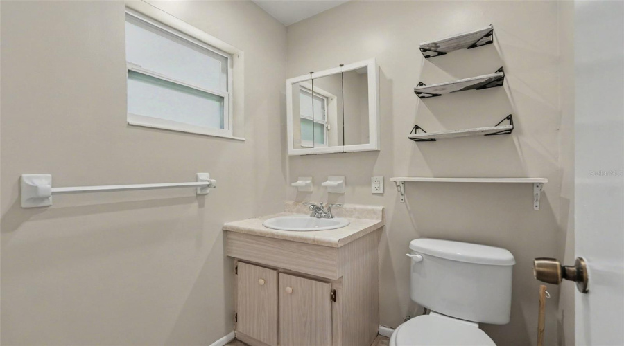 Tampa, Florida 33617, 3 Bedroom Bedrooms, ,1 Bathroombathrooms,Residential,For Sale,Dolphin Dr,0,Mfrtb8528509