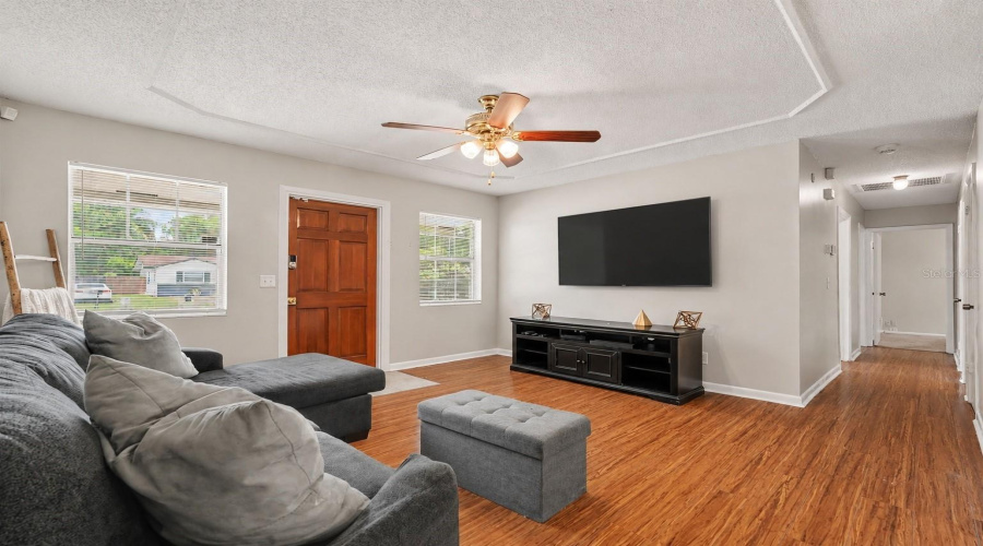Tampa, Florida 33617, 3 Bedroom Bedrooms, ,1 Bathroombathrooms,Residential,For Sale,Dolphin Dr,0,Mfrtb8528509