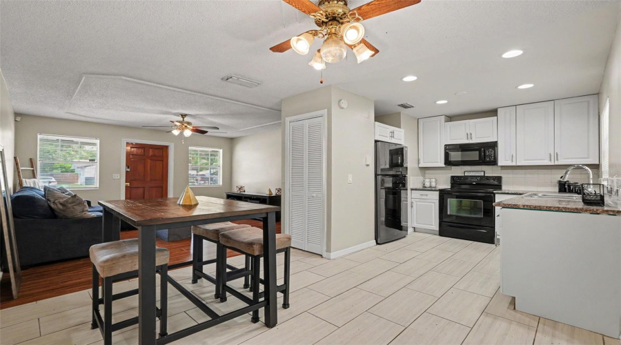 Tampa, Florida 33617, 3 Bedroom Bedrooms, ,1 Bathroombathrooms,Residential,For Sale,Dolphin Dr,0,Mfrtb8528509