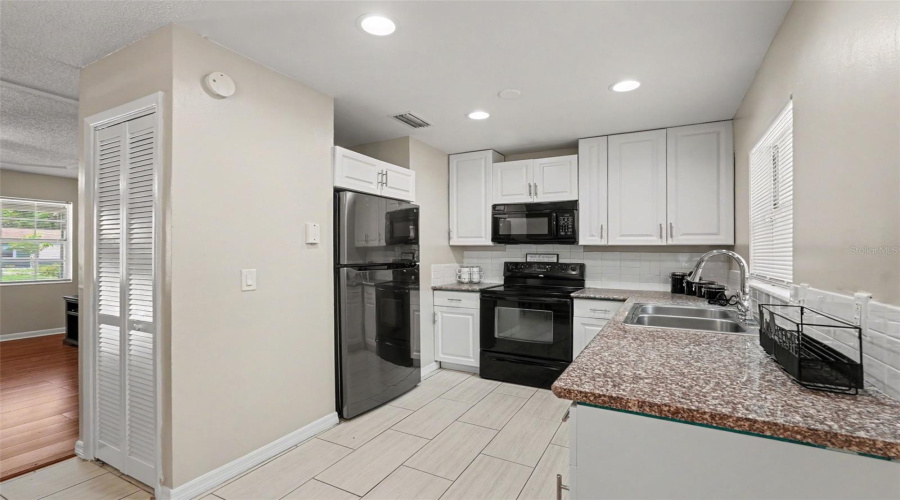 Tampa, Florida 33617, 3 Bedroom Bedrooms, ,1 Bathroombathrooms,Residential,For Sale,Dolphin Dr,0,Mfrtb8528509