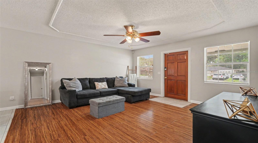 Tampa, Florida 33617, 3 Bedroom Bedrooms, ,1 Bathroombathrooms,Residential,For Sale,Dolphin Dr,0,Mfrtb8528509