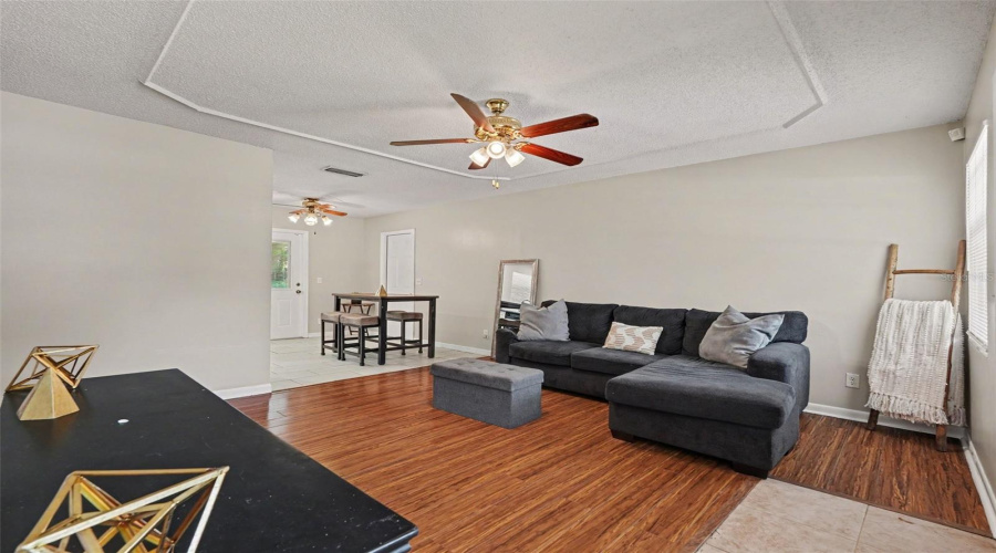 Tampa, Florida 33617, 3 Bedroom Bedrooms, ,1 Bathroombathrooms,Residential,For Sale,Dolphin Dr,0,Mfrtb8528509
