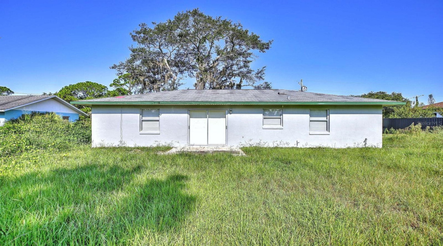 Sebring, Florida 33872, 2 Bedroom Bedrooms, ,2 Bathroombathrooms,Residential,For Sale,Lemans Drive,0,Mfrtb8539634