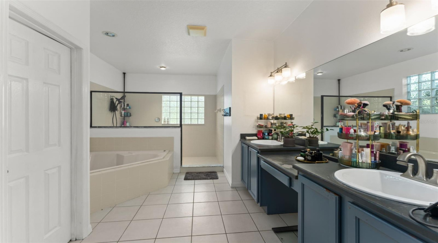 Minneola, Florida 34715, 5 Bedroom Bedrooms, ,2 Bathroombathrooms,Residential,For Sale,Shady Pine,0,Mfro6433014