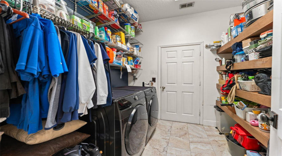 Minneola, Florida 34715, 5 Bedroom Bedrooms, ,2 Bathroombathrooms,Residential,For Sale,Shady Pine,0,Mfro6433014