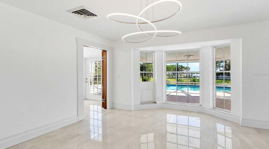 Dining Bay Window To Pool