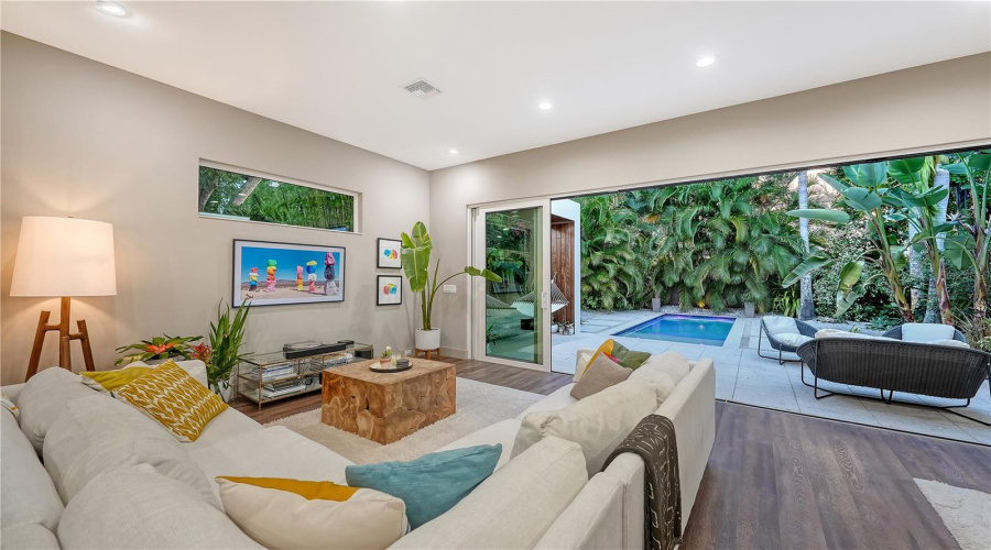 Sarasota, Florida 34236, 3 Bedroom Bedrooms, ,3 Bathroombathrooms,Residential,For Sale,Columbia,0,Mfra4700595