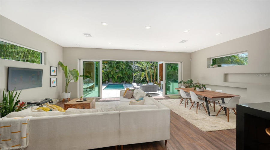 Sarasota, Florida 34236, 3 Bedroom Bedrooms, ,3 Bathroombathrooms,Residential,For Sale,Columbia,0,Mfra4700595