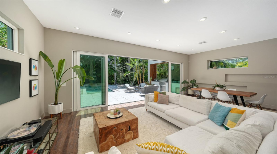 Sarasota, Florida 34236, 3 Bedroom Bedrooms, ,3 Bathroombathrooms,Residential,For Sale,Columbia,0,Mfra4700595