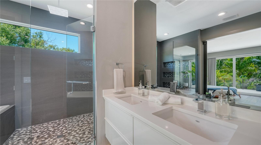 Sarasota, Florida 34236, 3 Bedroom Bedrooms, ,3 Bathroombathrooms,Residential,For Sale,Columbia,0,Mfra4700595