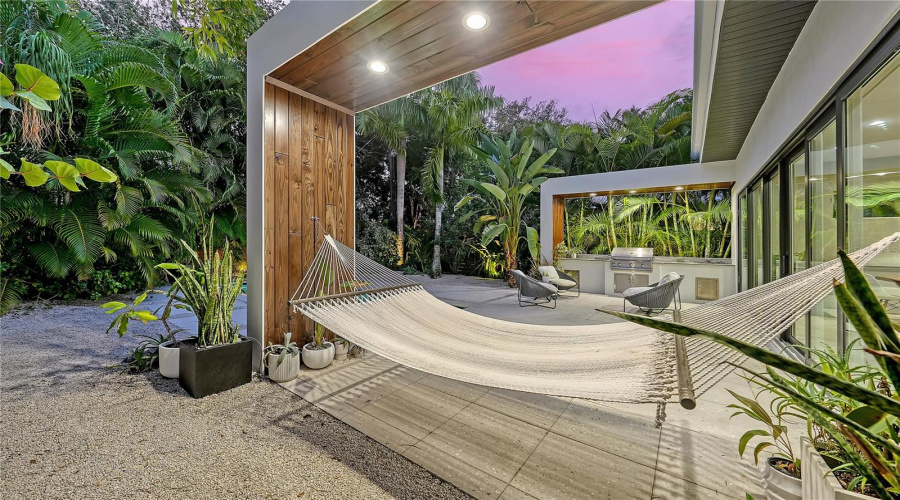 Sarasota, Florida 34236, 3 Bedroom Bedrooms, ,3 Bathroombathrooms,Residential,For Sale,Columbia,0,Mfra4700595