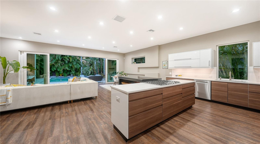 Sarasota, Florida 34236, 3 Bedroom Bedrooms, ,3 Bathroombathrooms,Residential,For Sale,Columbia,0,Mfra4700595
