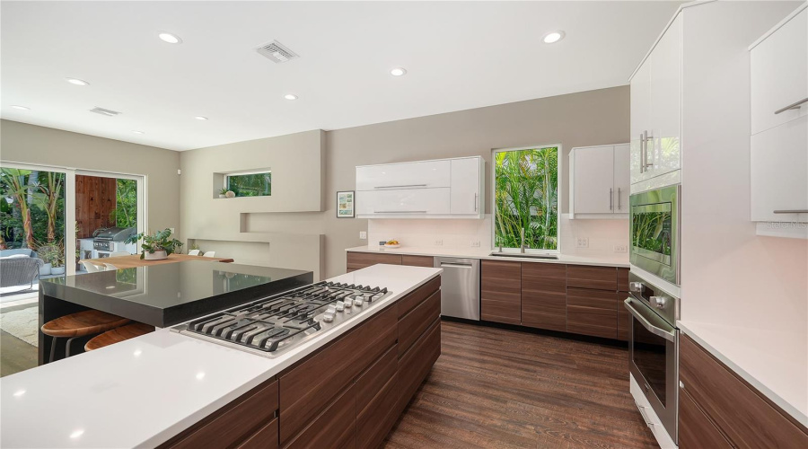 Sarasota, Florida 34236, 3 Bedroom Bedrooms, ,3 Bathroombathrooms,Residential,For Sale,Columbia,0,Mfra4700595