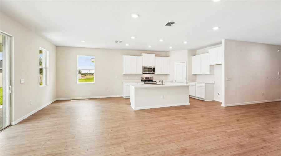 Parrish, Florida 34219, 4 Bedroom Bedrooms, ,2 Bathroombathrooms,Residential,For Sale,James,0,Mfra4691260