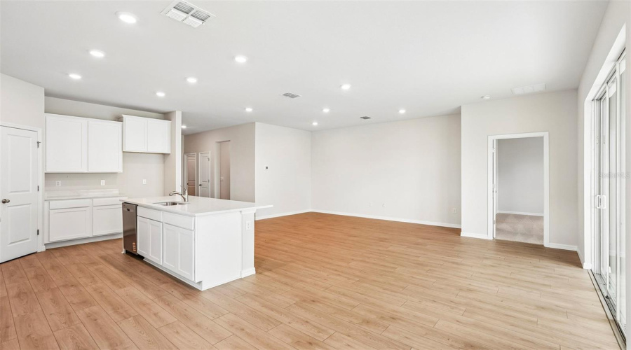 Parrish, Florida 34219, 4 Bedroom Bedrooms, ,2 Bathroombathrooms,Residential,For Sale,James,0,Mfra4691260