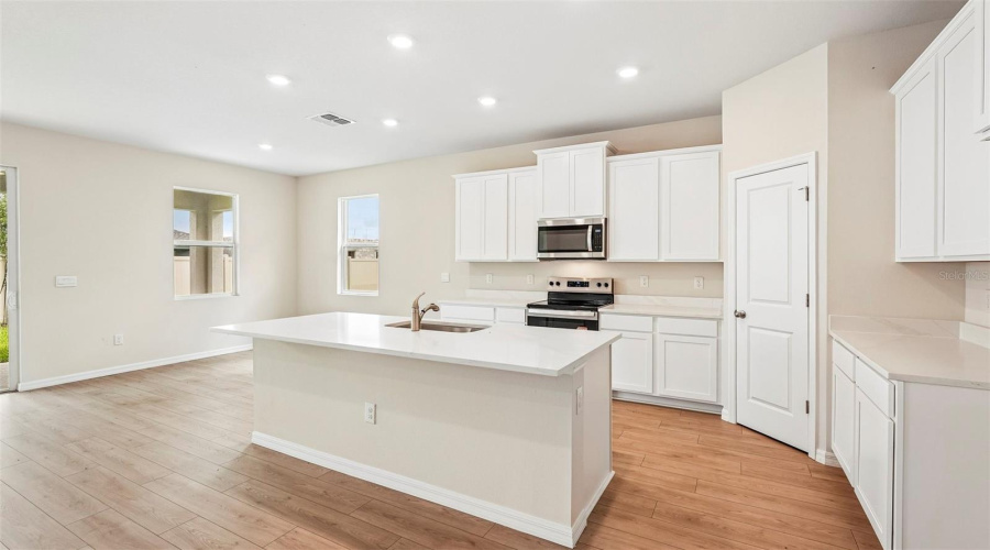 Parrish, Florida 34219, 4 Bedroom Bedrooms, ,2 Bathroombathrooms,Residential,For Sale,James,0,Mfra4691260