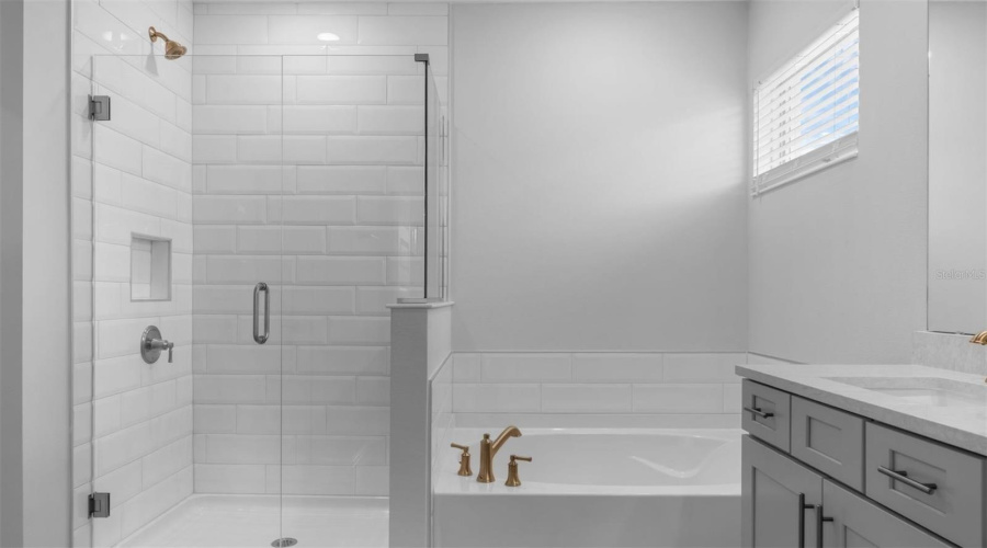 Winter Garden, Florida 34787, 5 Bedroom Bedrooms, ,4 Bathroombathrooms,Residential,For Sale,Shine View,0,Mfro6431079
