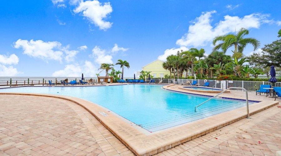 St Petersburg, Florida 33705, 1 Bedroom Bedrooms, ,1 Bathroombathrooms,Residential,For Sale,Cobia,0,Mfrtb8474516