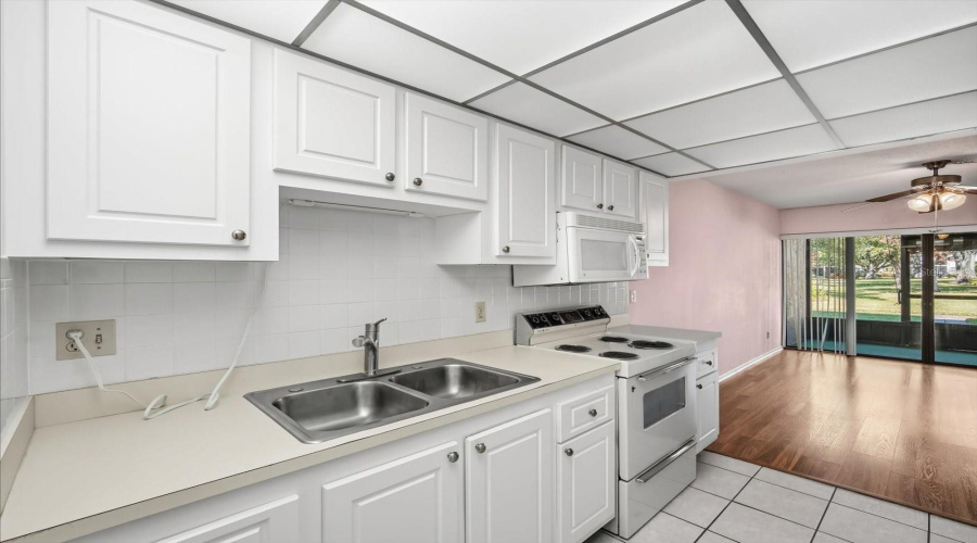 St Petersburg, Florida 33703, 1 Bedroom Bedrooms, ,1 Bathroombathrooms,Residential,For Sale,Bay,0,Mfrtb8449285