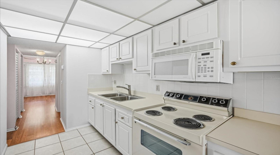 St Petersburg, Florida 33703, 1 Bedroom Bedrooms, ,1 Bathroombathrooms,Residential,For Sale,Bay,0,Mfrtb8449285
