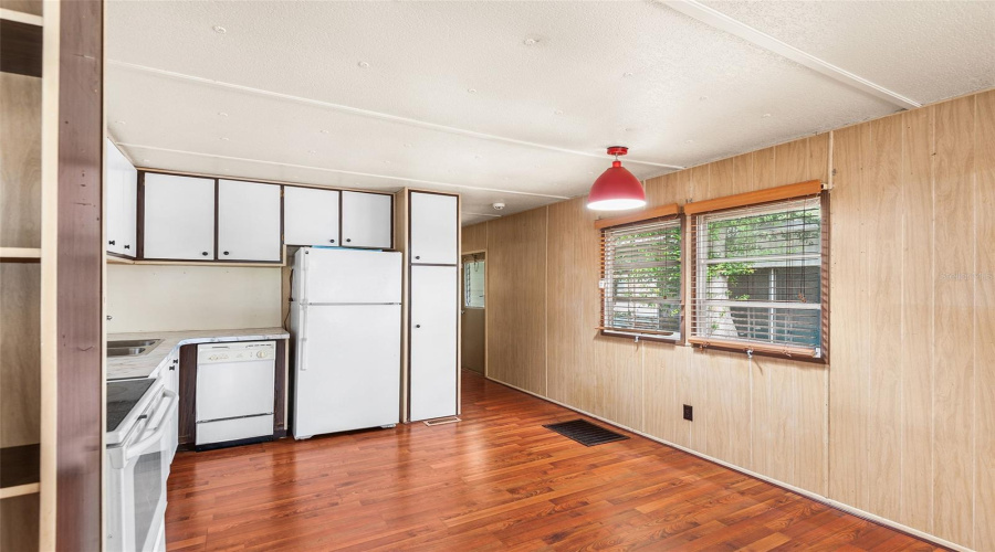 Auburndale, Florida 33823, 1 Bedroom Bedrooms, ,1 Bathroombathrooms,Residential,For Sale,Lakeside Dr,0,Mfrl4963934