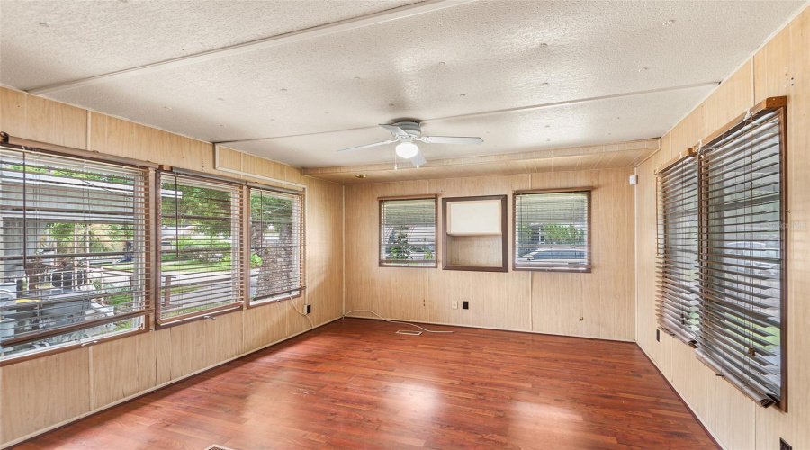 Auburndale, Florida 33823, 1 Bedroom Bedrooms, ,1 Bathroombathrooms,Residential,For Sale,Lakeside Dr,0,Mfrl4963934