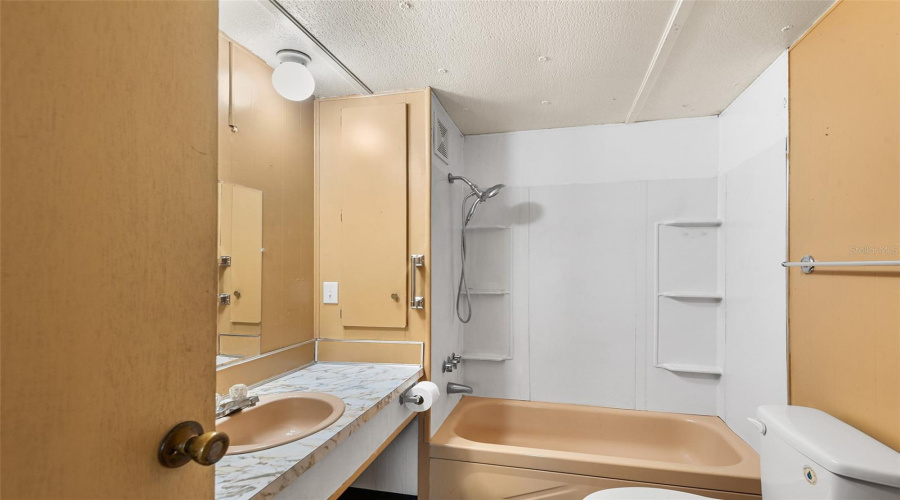 Auburndale, Florida 33823, 1 Bedroom Bedrooms, ,1 Bathroombathrooms,Residential,For Sale,Lakeside Dr,0,Mfrl4963934