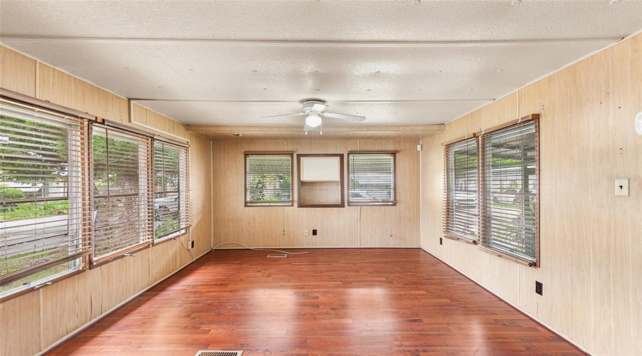 Auburndale, Florida 33823, 1 Bedroom Bedrooms, ,1 Bathroombathrooms,Residential,For Sale,Lakeside Dr,0,Mfrl4963934