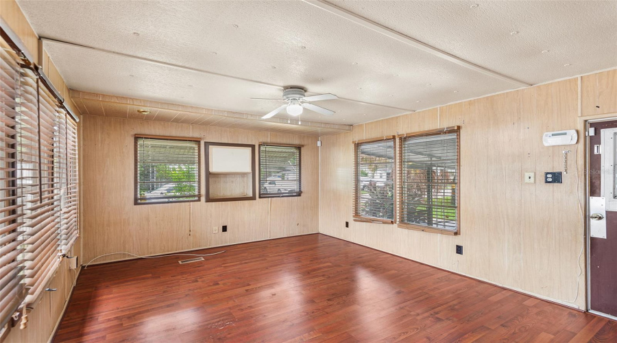 Auburndale, Florida 33823, 1 Bedroom Bedrooms, ,1 Bathroombathrooms,Residential,For Sale,Lakeside Dr,0,Mfrl4963934