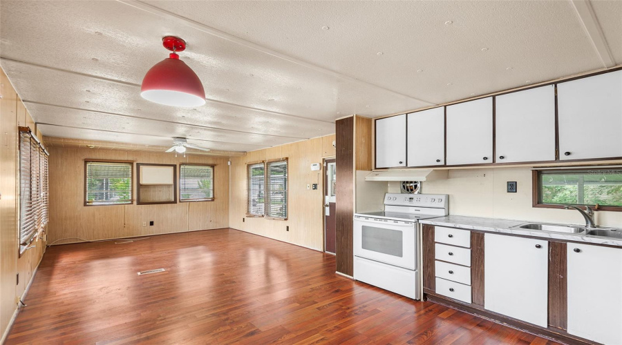 Auburndale, Florida 33823, 1 Bedroom Bedrooms, ,1 Bathroombathrooms,Residential,For Sale,Lakeside Dr,0,Mfrl4963934