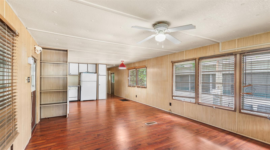 Auburndale, Florida 33823, 1 Bedroom Bedrooms, ,1 Bathroombathrooms,Residential,For Sale,Lakeside Dr,0,Mfrl4963934