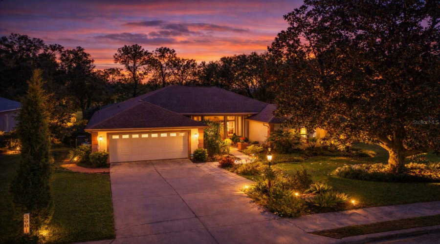 Lady Lake, Florida 32159, 3 Bedroom Bedrooms, ,2 Bathroombathrooms,Residential,For Sale,Grove,0,Mfro6369259