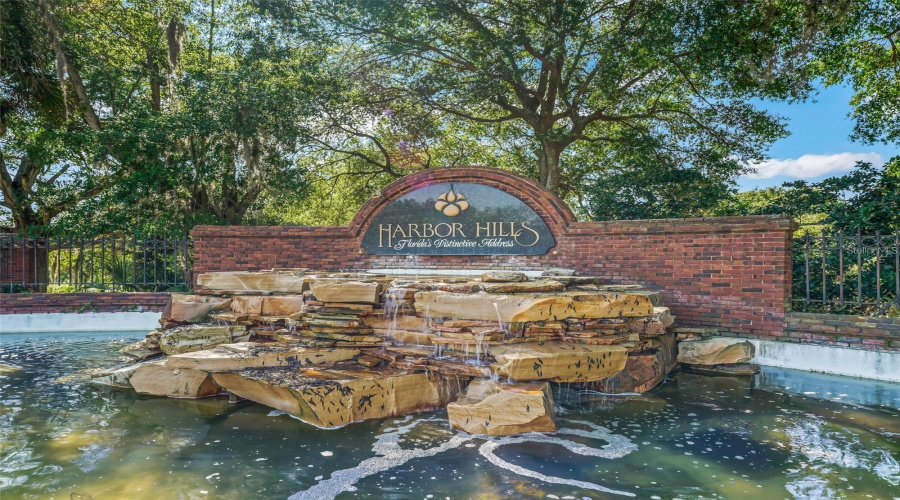 Lady Lake, Florida 32159, 3 Bedroom Bedrooms, ,2 Bathroombathrooms,Residential,For Sale,Grove,0,Mfro6369259