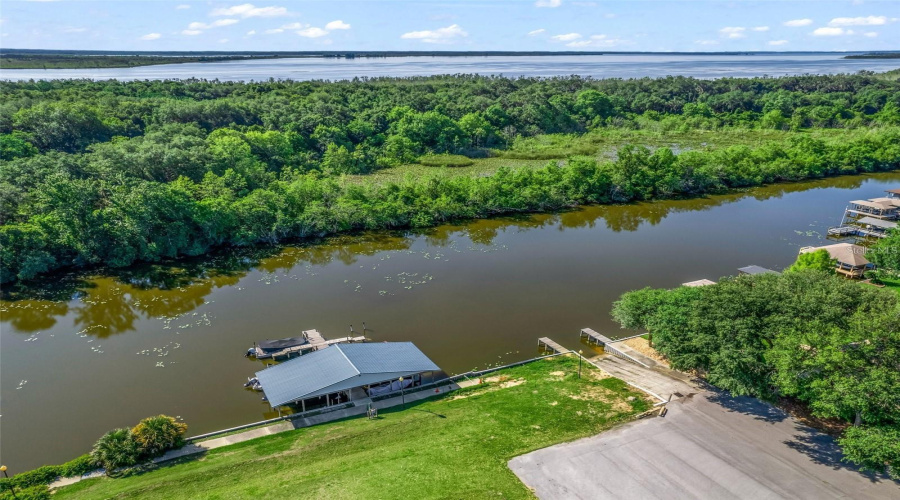 Lady Lake, Florida 32159, 3 Bedroom Bedrooms, ,2 Bathroombathrooms,Residential,For Sale,Grove,0,Mfro6369259