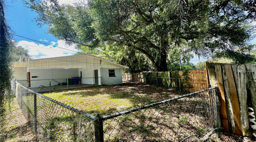 Tavares, Florida 32778, 2 Bedroom Bedrooms, ,2 Bathroombathrooms,Residential,For Sale,Orange,0,Mfro6434860
