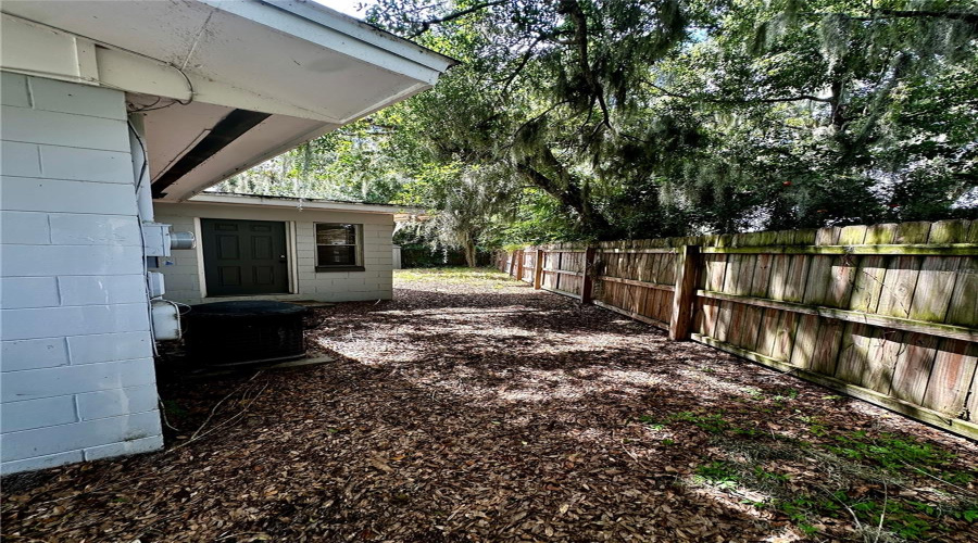Tavares, Florida 32778, 2 Bedroom Bedrooms, ,2 Bathroombathrooms,Residential,For Sale,Orange,0,Mfro6434860