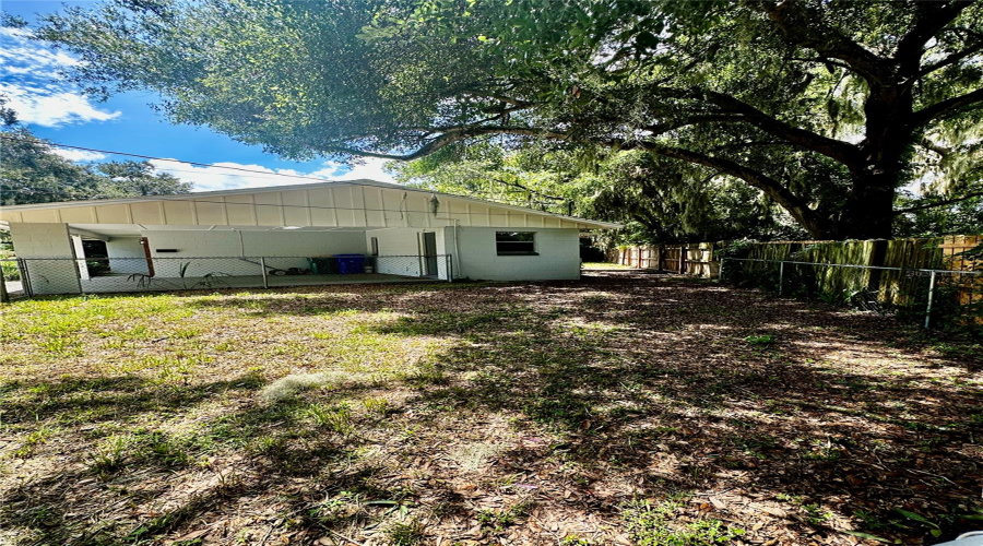 Tavares, Florida 32778, 2 Bedroom Bedrooms, ,2 Bathroombathrooms,Residential,For Sale,Orange,0,Mfro6434860